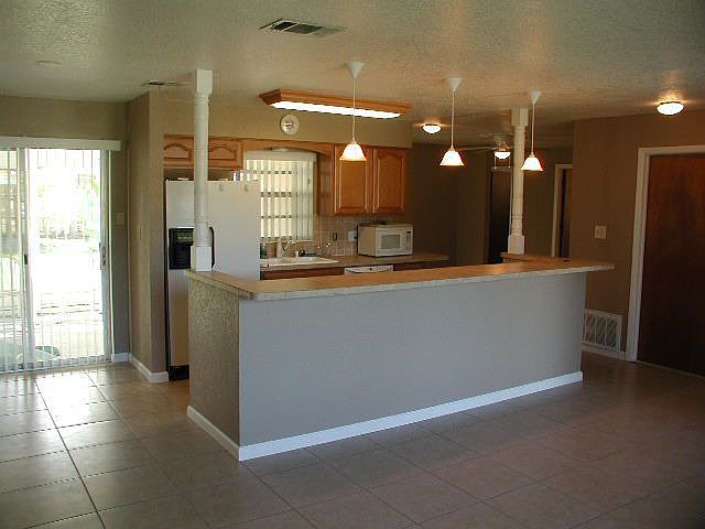2nd image of 2808 Golfview Dr