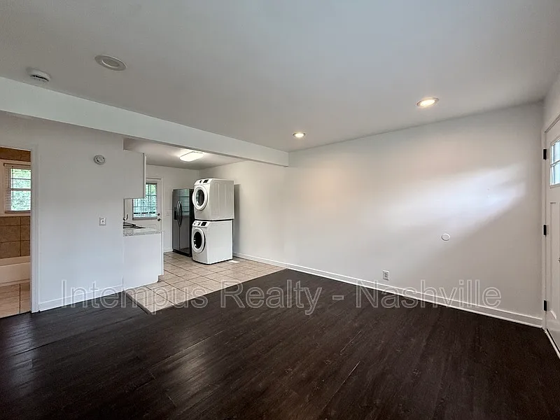 2 bed, 1.0 bath, 700 sqft, $1,097 — Photo 3