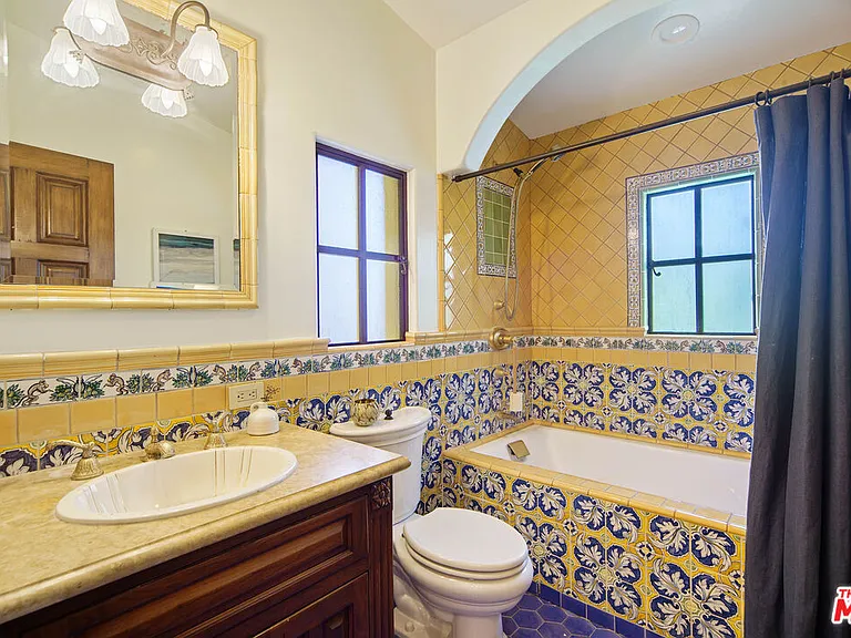 1274 N Clark St — Photo 28