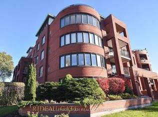 959 N River Rd #203, Ottawa, ON K1K3V3
