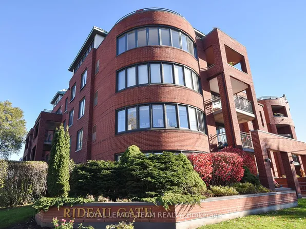 959 N River Rd #203, Ottawa, ON K1K 3V3