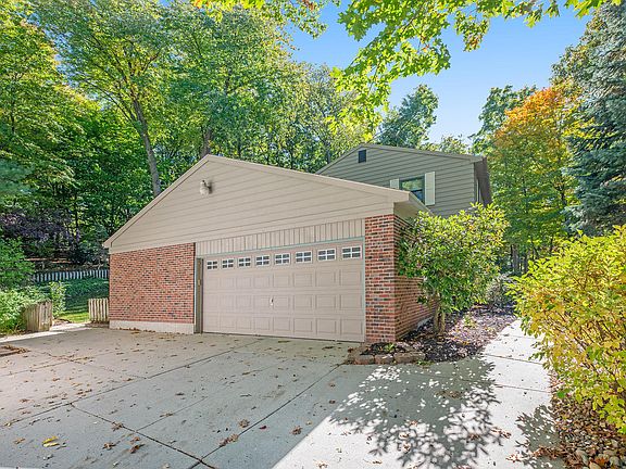 4th image of 2760 Hickorywood Ln SE