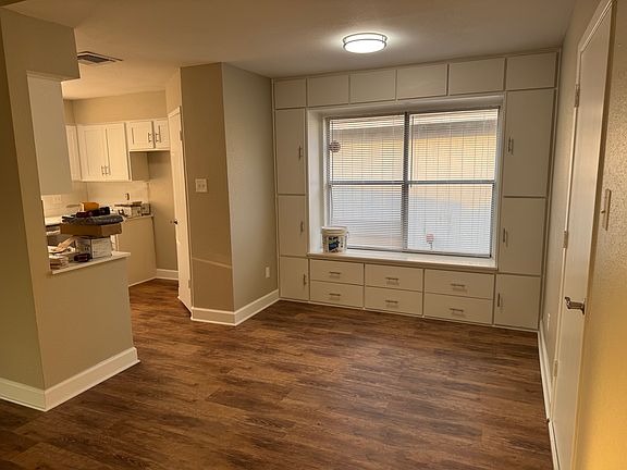 Kitchen and breakfast area