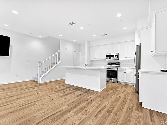 5th image of 10765 Graphite St