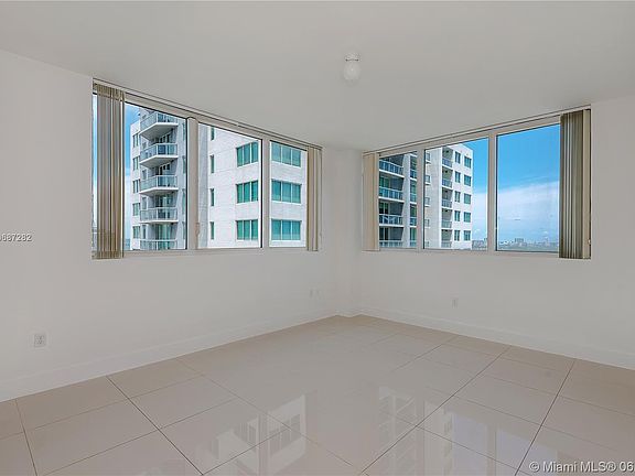 5th image of 253 NE 2nd St APT 2300