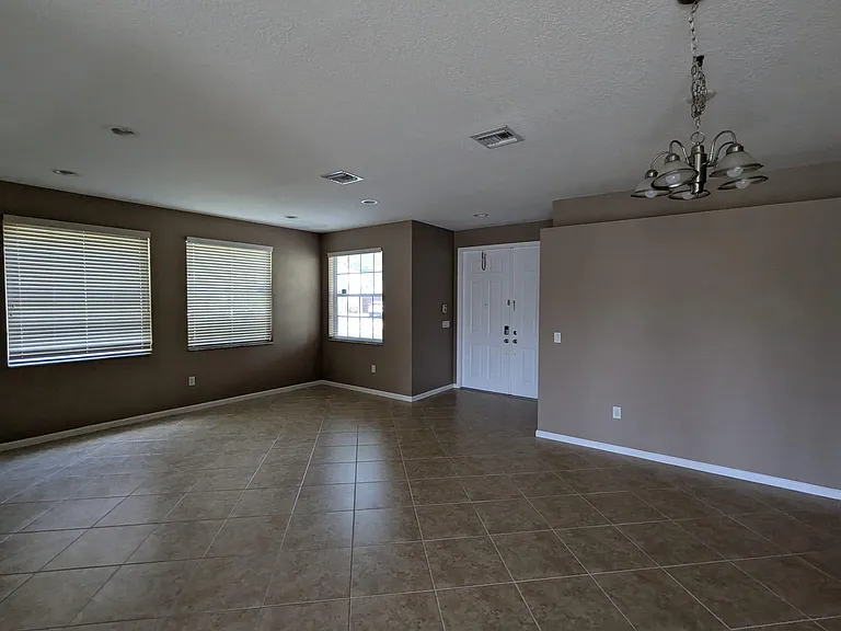 9015 Alexandra Cir — Photo 12