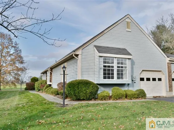 30 Yorkshire Dr #B, Monroe Township, NJ 08831