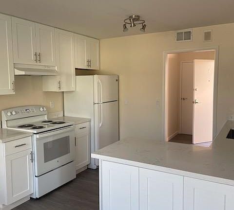 3rd image of 1435 Regent St #4