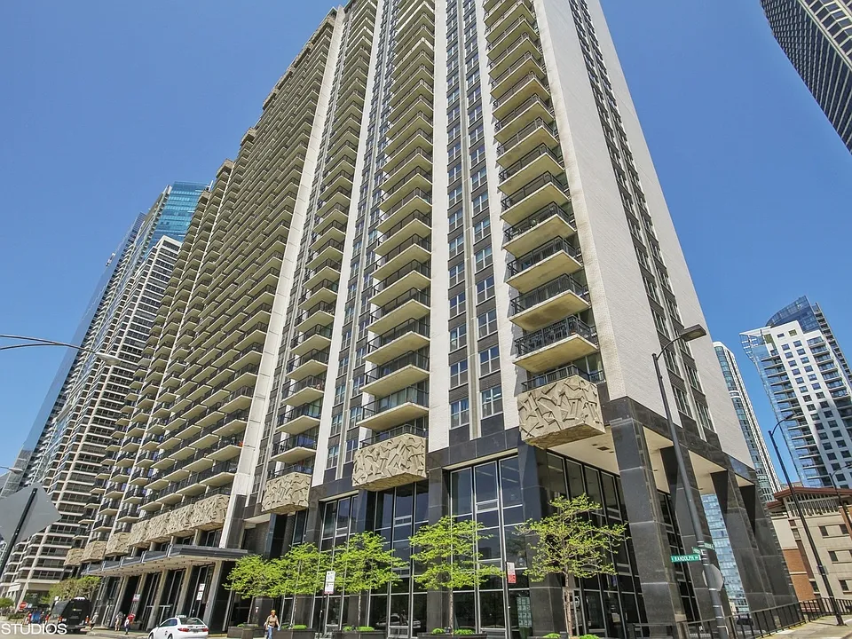 400 E Randolph St #3502