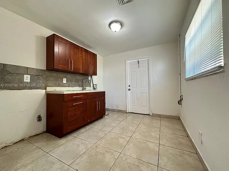 623 NW 9th Ave #3 — Photo 7