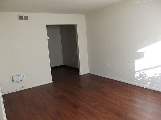 1st image of 711 E 18th St