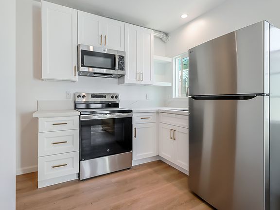 4th image of 6442 1/2 Jumilla Ave #1