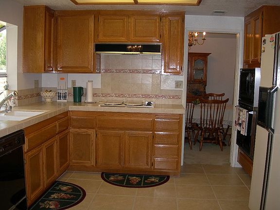 Lots of Kitchen Cupboards