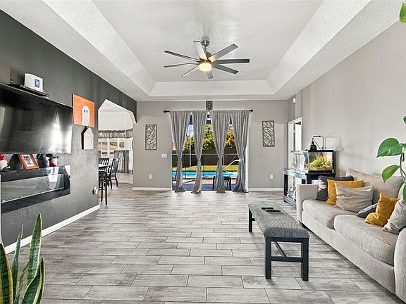 3rd image of 1581 LARKIN ROAD