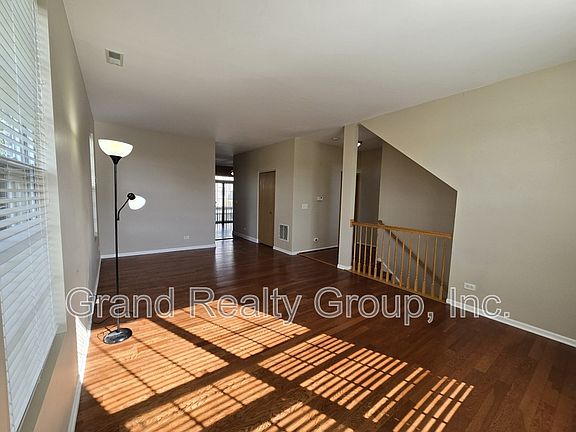 2nd image of 1522 W Turtle Creek Ln Unit 1