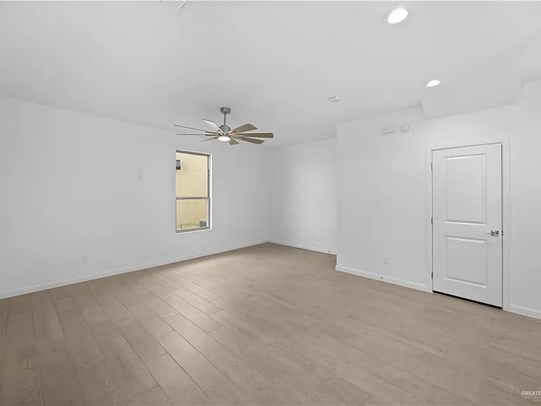 1220 E Camellia Ave — Photo 6