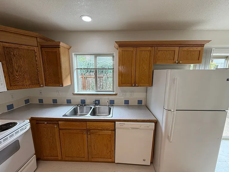 The Firs Apartments — Photo 40