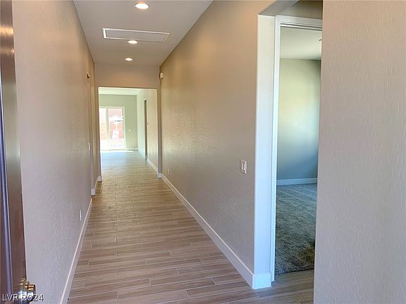 3rd image of 6033 La Coste St