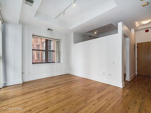 4th image of 212 W Washington St APT 1413