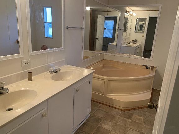 2nd image of 604 Sunshine Dr