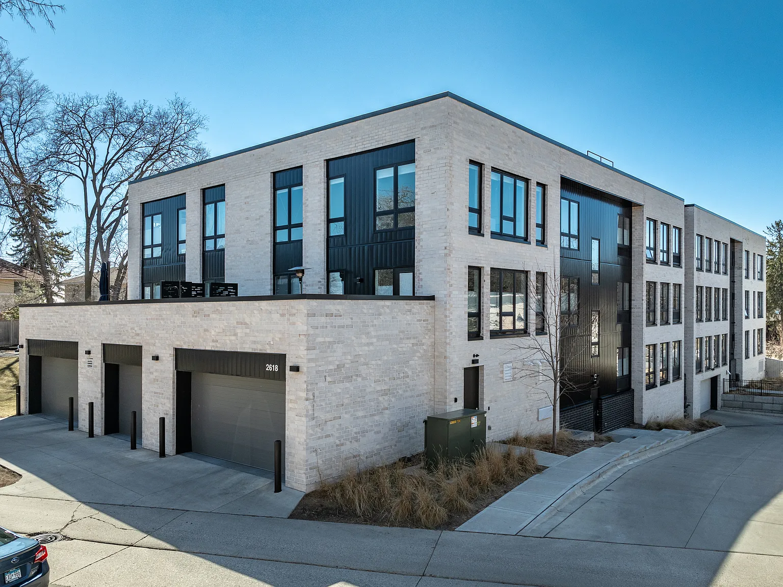LH44 — Photo 2