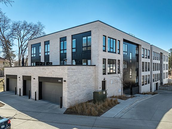 2nd image of 2618 W 44th St #103