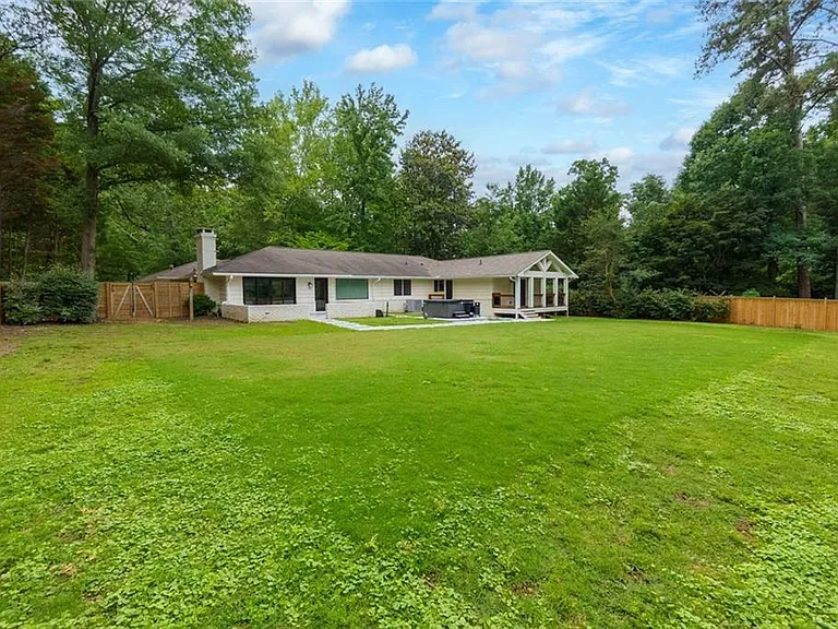 7330 Hunters Branch Dr NE — Photo 42