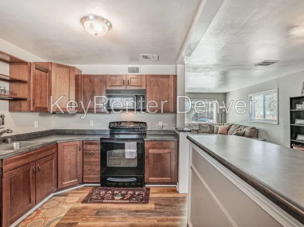 1232 Victor St, Aurora, CO 80011