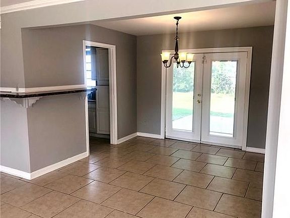 4th image of 433 Corrine Ct