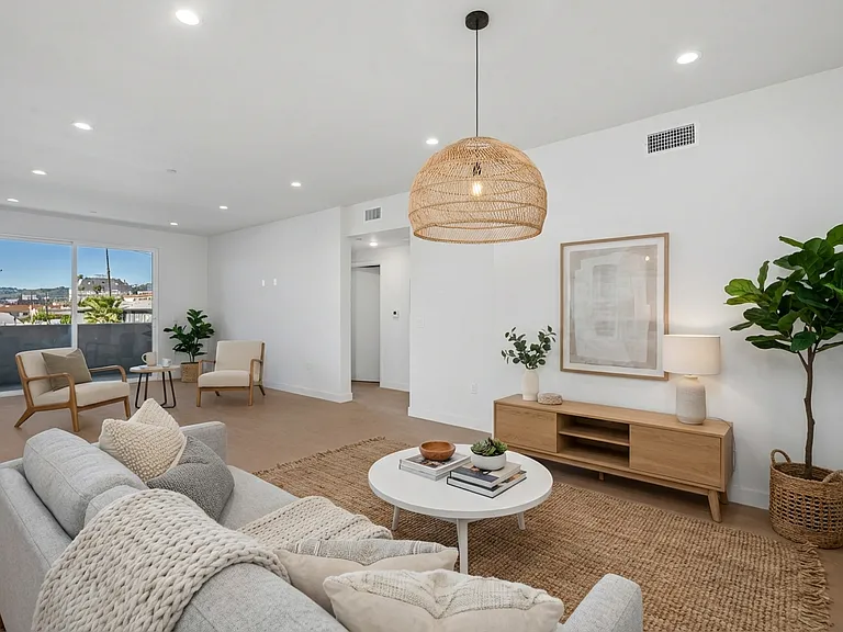 1717 N Winona Blvd #201 — Photo 1