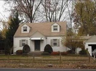20 Van Houten St, Bergenfield, NJ 07621