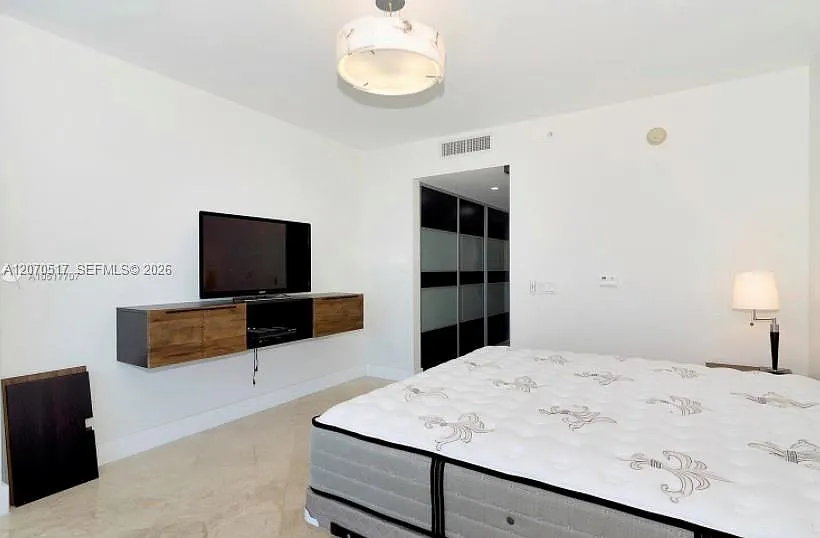 3 bed, 1927 sqft, $12,500 — Photo 3