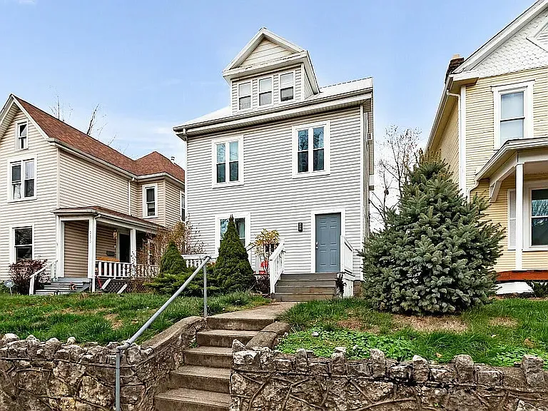 252 E Maynard Ave