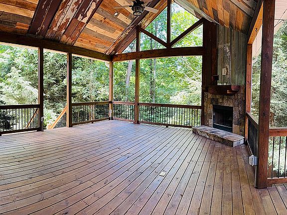 5th image of 493 Blackberry Mountain Rd