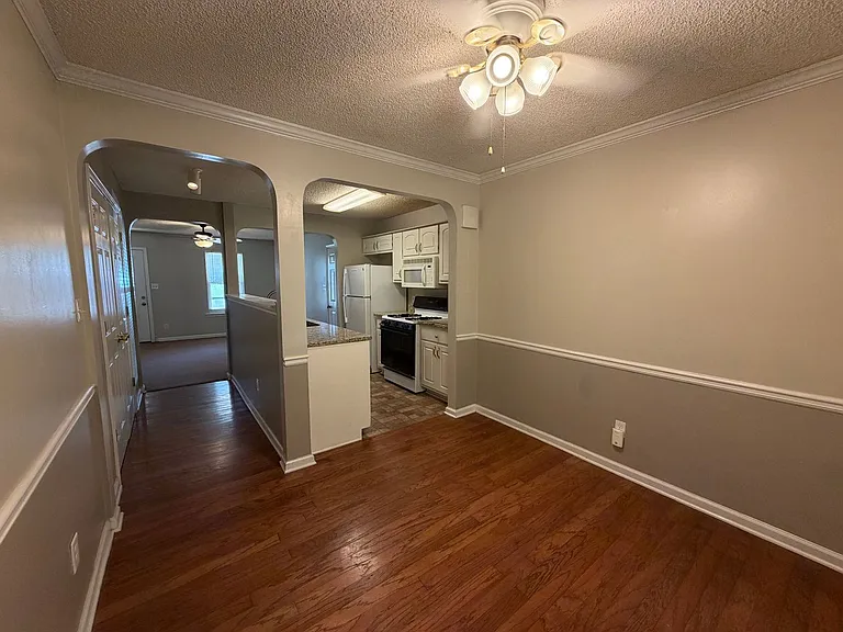 1330 N Hampton Dr — Photo 12