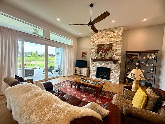 2nd image of 13 Dornoch Dr