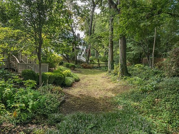 5th image of 512 Pinewood Dr