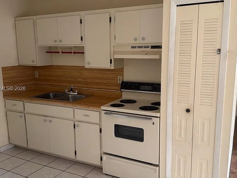 421 Las Palmas Cir #0 — Photo 7