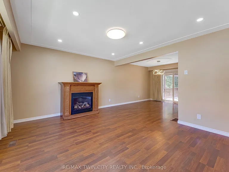 402 Lakeview Dr — Photo 5