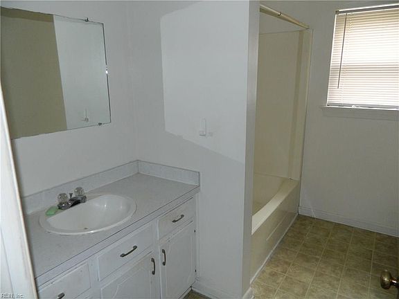 4th image of 147 Frank Dr