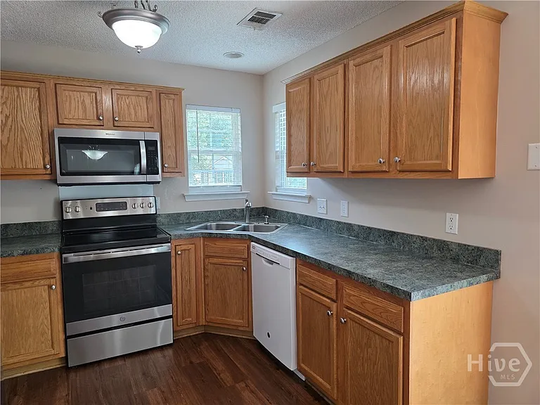 301 Aspen Dr — Photo 7