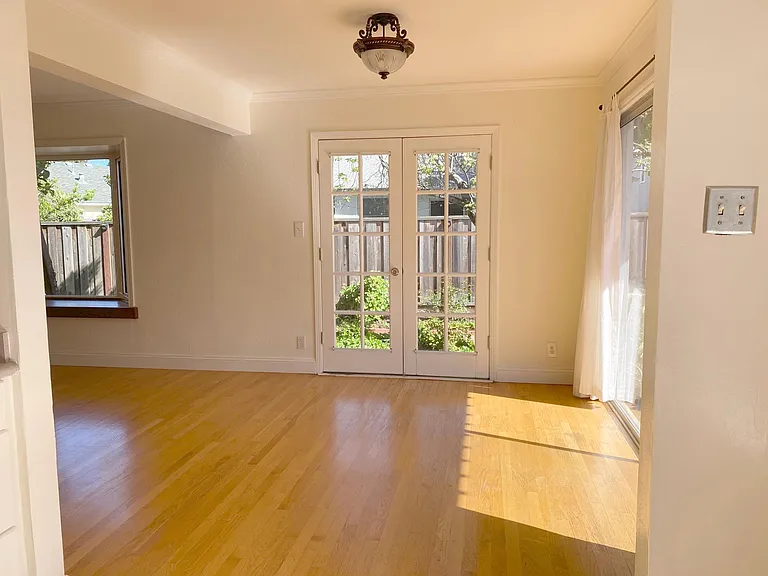 969 E Grant Pl — Photo 3