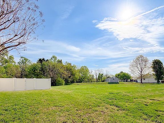 3rd image of 23592 Belmar Dr