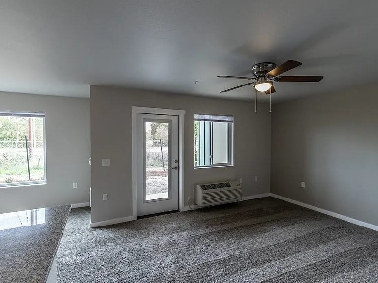 Evergreen Valley Apartments — Photo 26