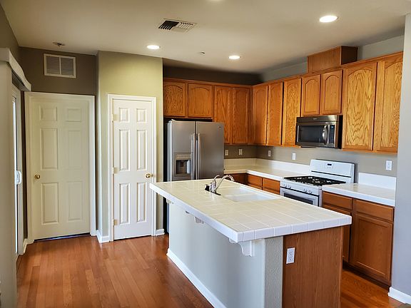 4th image of 880 Sierra View Cir Unit 1