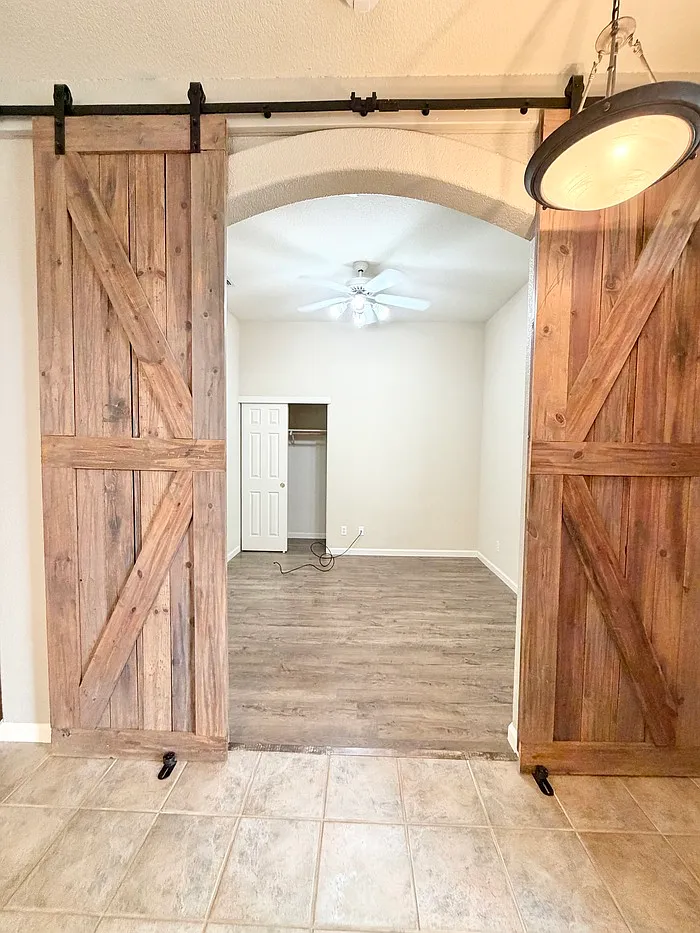 4 bed, 2.0 bath, 1894 sqft, $2,795 — Photo 4