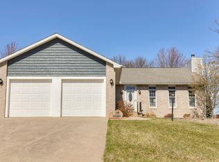 106 Valley Pl, Indianola, IA 50125