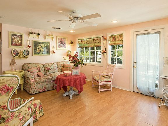 4th image of 27361 Stanford St