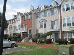 3 Cottonwood St, Jersey City, NJ 07305