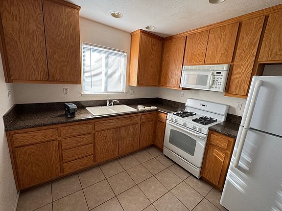 4th image of 854 Shearer St #A